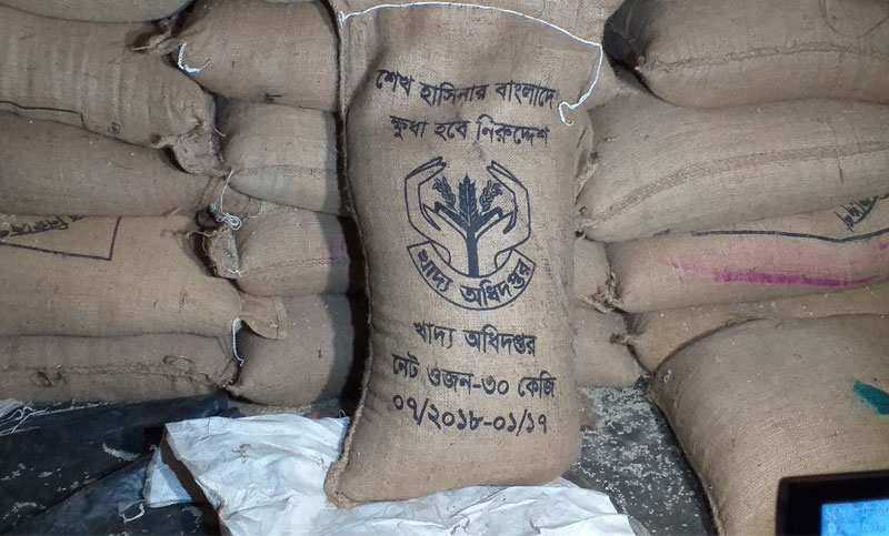 বাঘারপাড়ায় ট্রাকভর্তি ৬৭১ বস্তা সরকারি চাল জব্দ