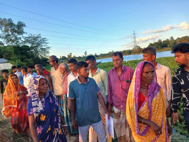 গাজীপুরে মাখনা জলমহাল দখল নিয়ে গ্রামবাসী ও বিএনপি নেতাদের মুখোমুখি অবস্থান-এলাকায় উত্তেজনা 