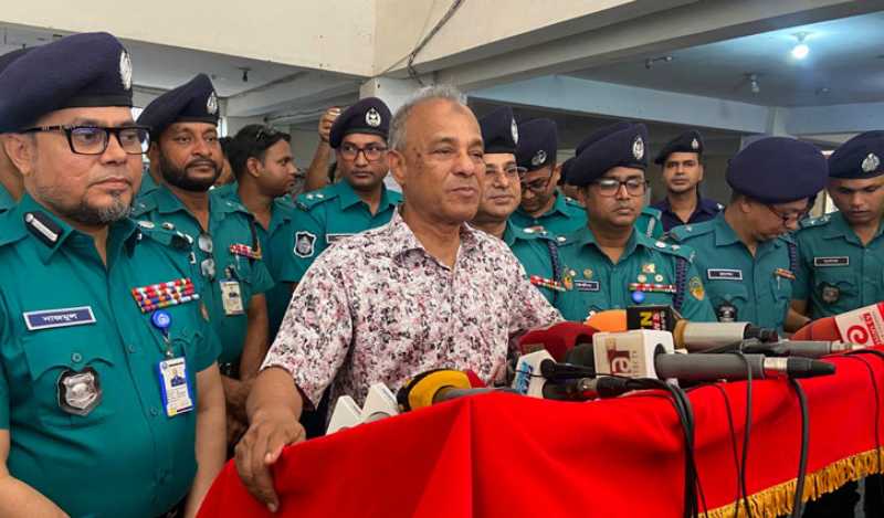 পুলিশের কেউ দুর্নীতি ও মামলা বাণিজ্যে জড়ালে ছাড় নয়: স্বরাষ্ট্র উপদেষ্টা