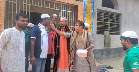 গাজীপুর -৫ আসনে ধানের শীষের বিজয় উপলক্ষে মসজিদে দোয়া অনুষ্ঠান ও মিষ্টি বিতরণ