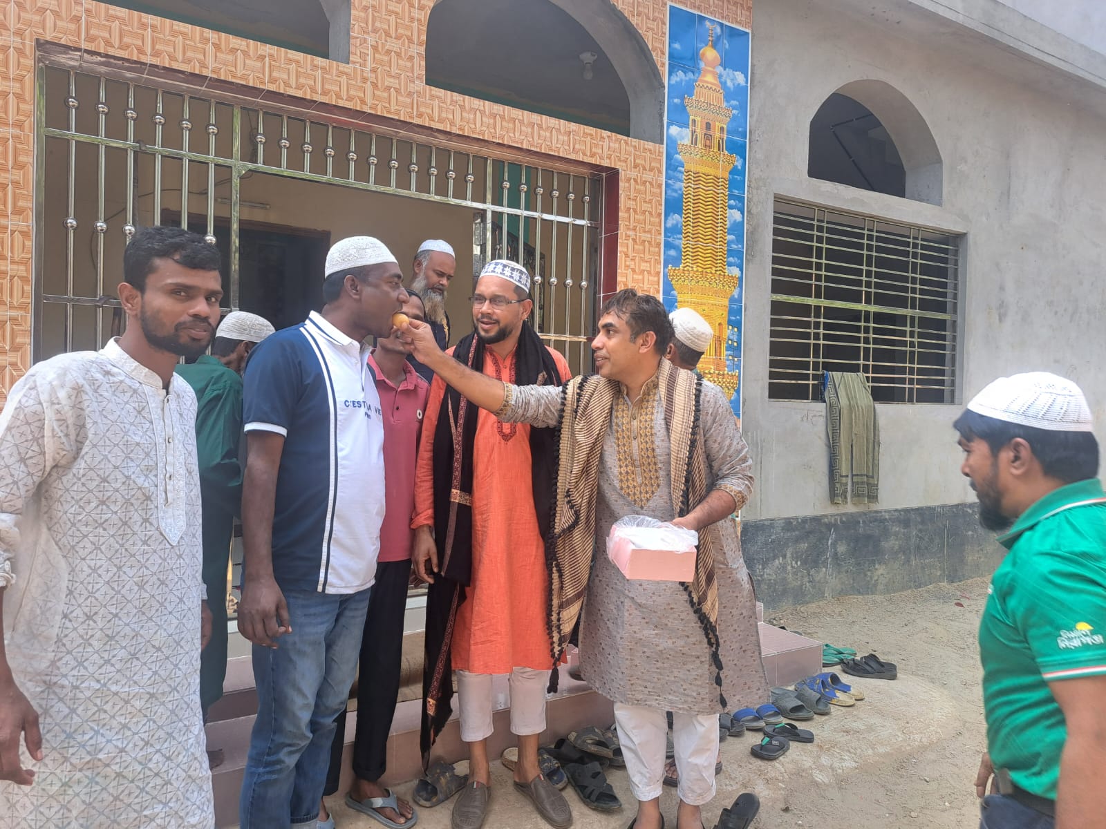 গাজীপুর -৫ আসনে ধানের শীষের বিজয় উপলক্ষে মসজিদে দোয়া অনুষ্ঠান ও মিষ্টি বিতরণ